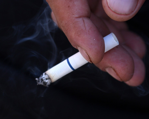 Jak usunąć z samochodu ślady po papierosach?