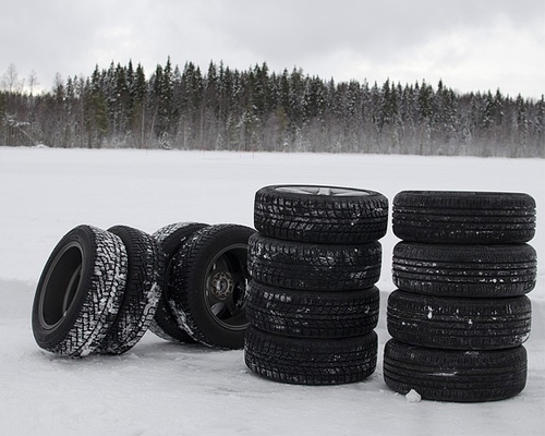 OPONY ZIMOWE - JAKIE WYBRAĆ? PRZEDSTAWIAMY WYNIKI TEGOROCZNYCH TESTÓW ADAC!