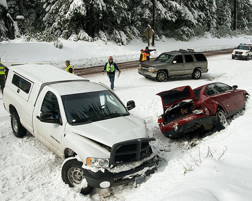 NAPRAWY POWYPADKOWE – JAK ROZLICZYĆ JE Z UBEZPIECZENIA OC SPRAWCY?