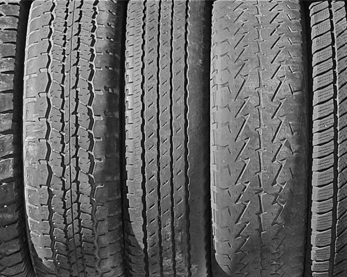 Rodzaje bieżników w oponach samochodowych