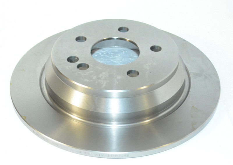 Стандартный невентилируемый тормозной диск одной из европейских моделей
